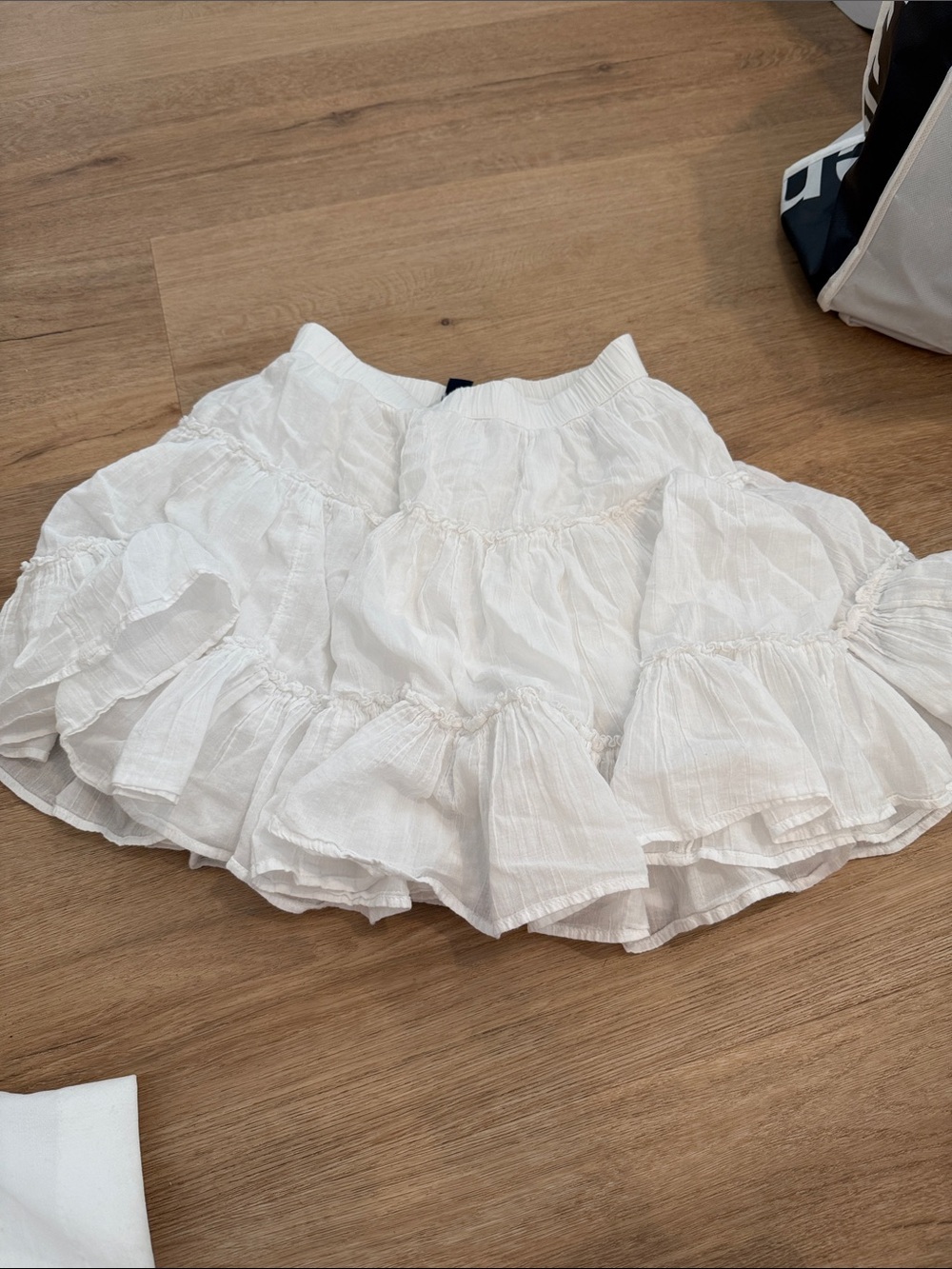 American Eagle Women’s White Tiered Ruffle Skirt